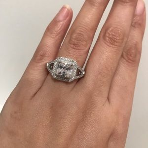 New stunning silver princess cut engagement ring